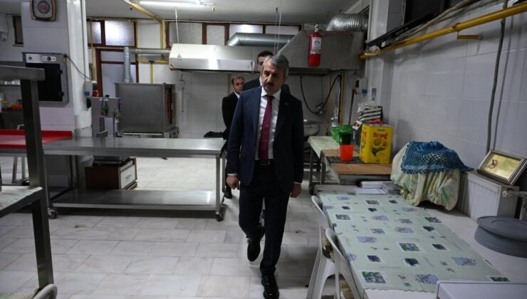 Vali Sezer’den Kızılay’a ziyaret