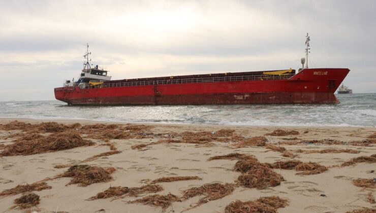 Yük gemisi karaya oturdu