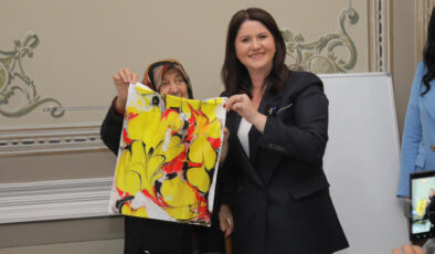 Huzurlu eller sanatla buluştu