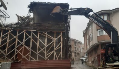 Asırlık konakta yıkım