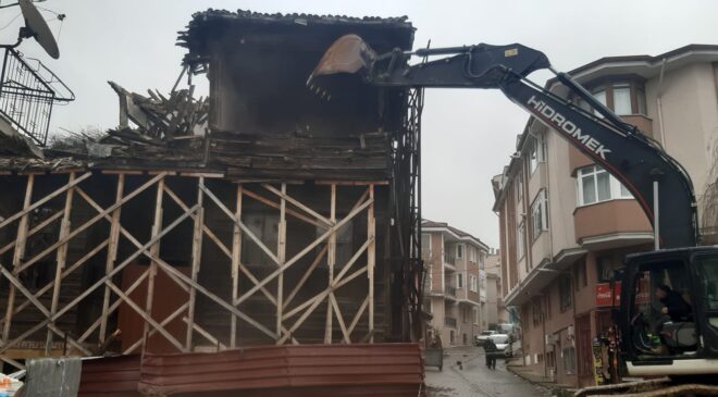 Asırlık konakta yıkım