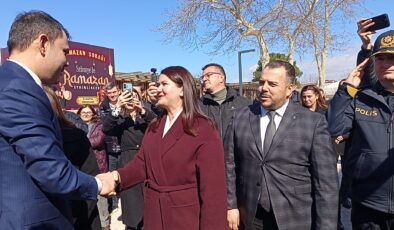 Cuma namazını Selimiye Camisi’nde kıldı