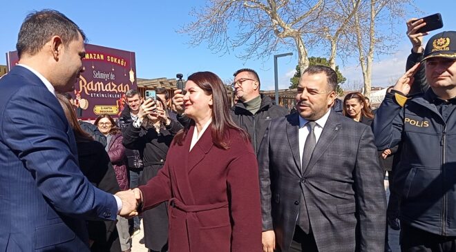 Cuma namazını Selimiye Camisi’nde kıldı