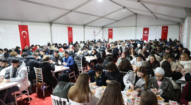 Her gün 100 binden fazla kişiye iftarlık