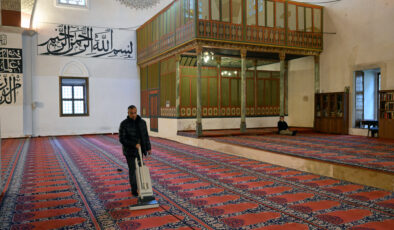 Camiler gül suyu ile yıkandı