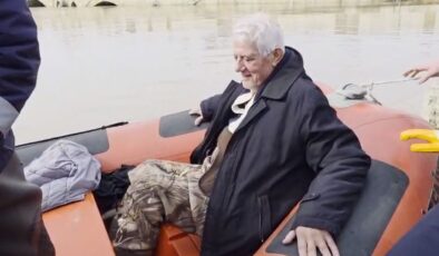 Sedefçi botla karaya ulaştı