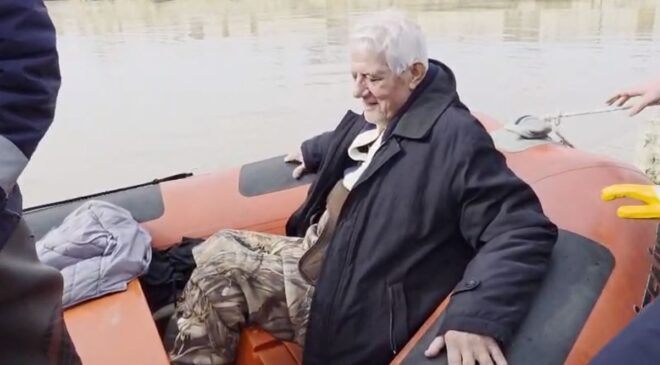 Sedefçi botla karaya ulaştı