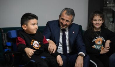 Vali Sezer’den SMA hastası Arel’e ziyaret