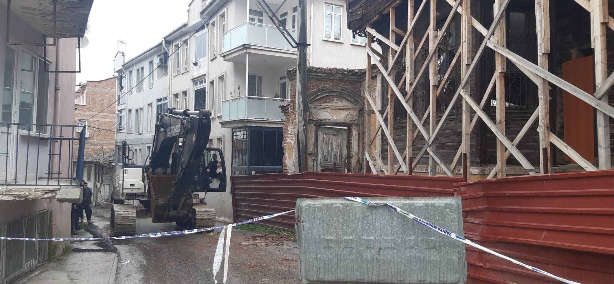 Asırlık konakta yıkım