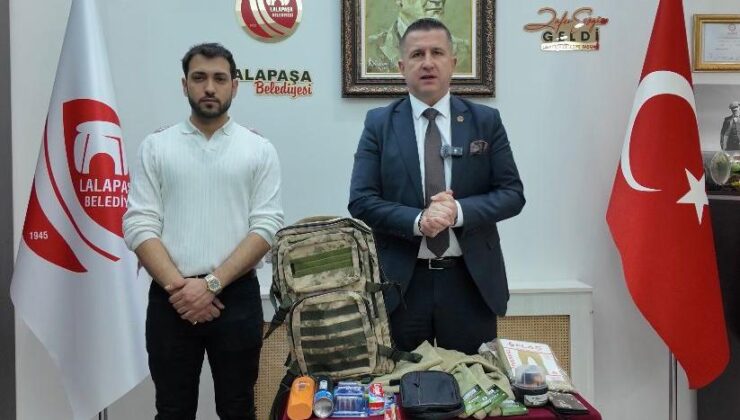 Askerlere çantalar Lalapaşa Belediyesinden