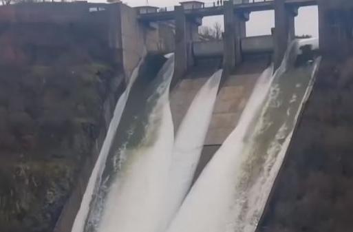 Baraj kapakları açıldı