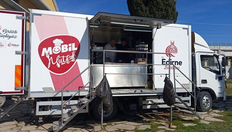 Belediyeden ekiplere yemek desteği