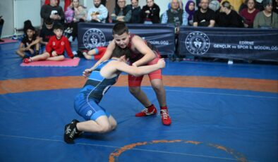 Depremde hayatını kaybeden güreşçiler anıldı