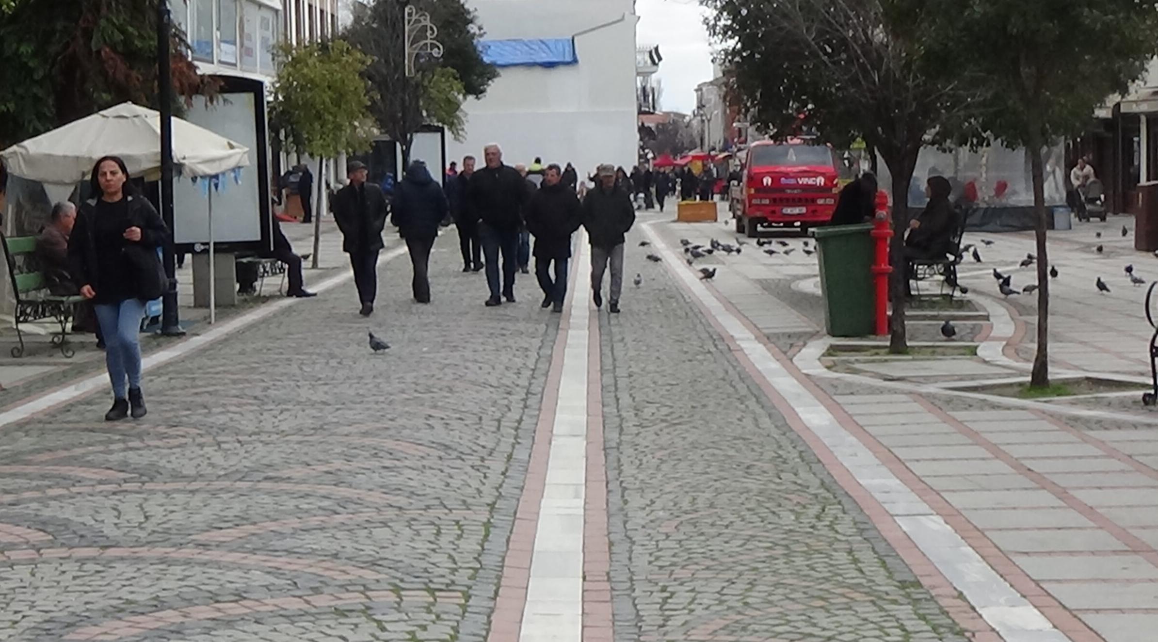 ‘Geçinemiyoruz, açız!’