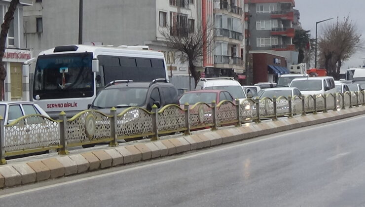 Orduevi önünde trafik kilit