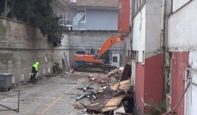 Orduevi binası yıkılıyor