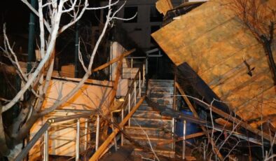 Kuvvetli rüzgar çatıları uçurdu