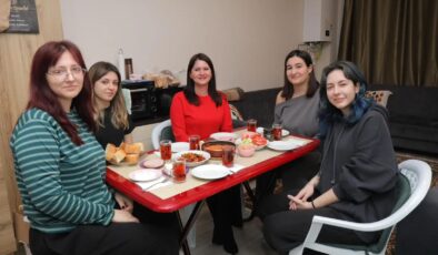 Gencan, üniversitelilerle sahur yaptı
