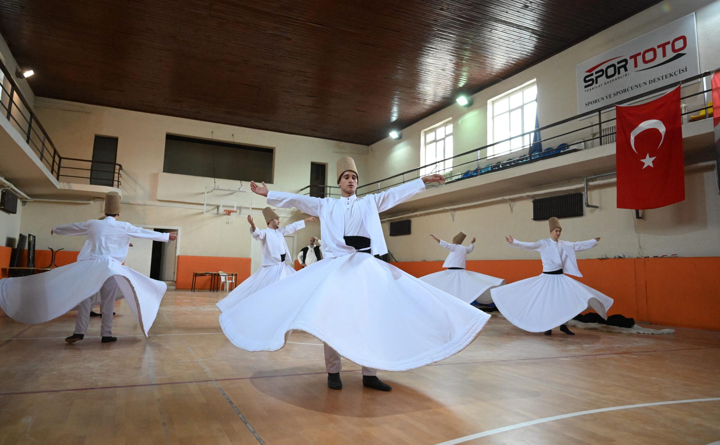 Semazenler gönüllere dokunacak
