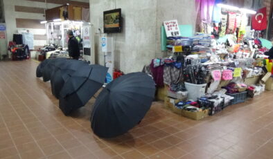 Vatandaş büyük şemsiyeyi tercih ediyor