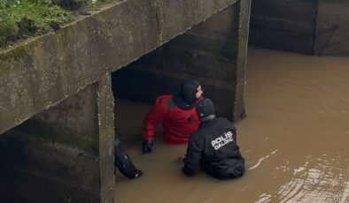 Kanala düşen aracın sürücüsü öldü