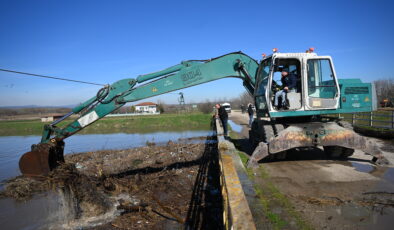 Köprü gözlerinde temizlik
