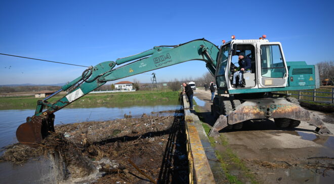 Köprü gözlerinde temizlik