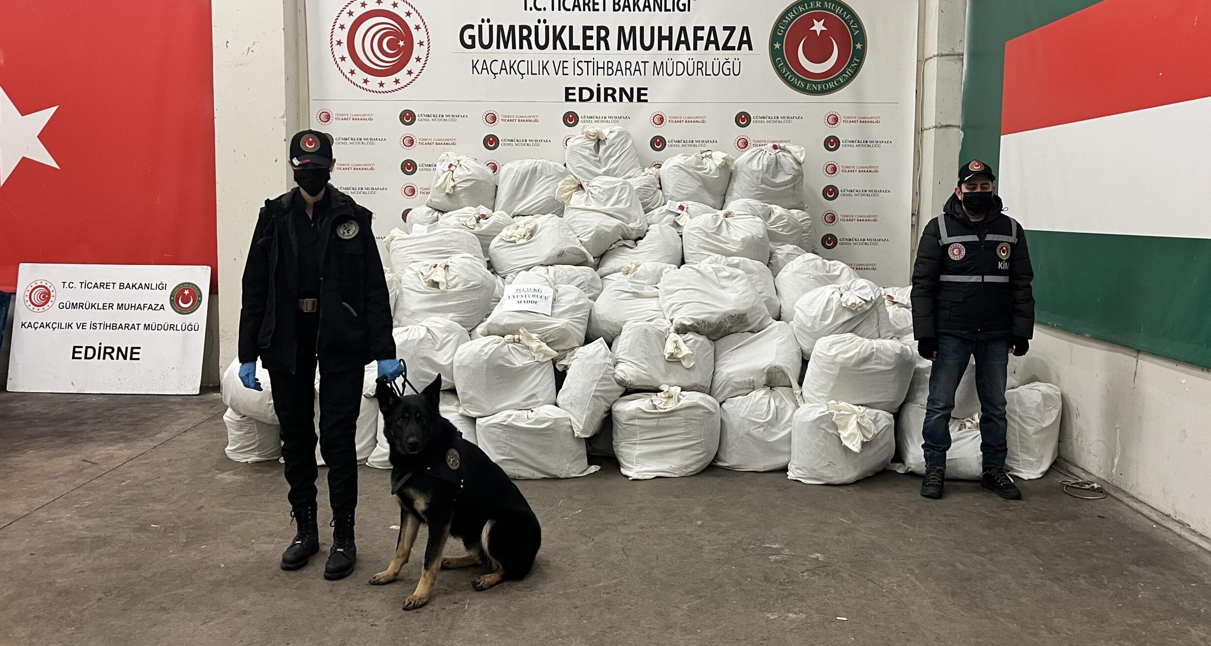 Tavuk etlerinin arasından uyuşturucu çıktı!