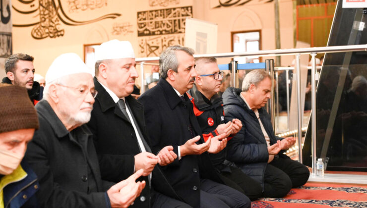 Depremde hayatını kaybedenler anıldı