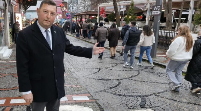 Bayramı esnaf yaptı