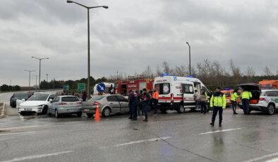 3 aracın karıştığı kazada 2 kişi yaralandı