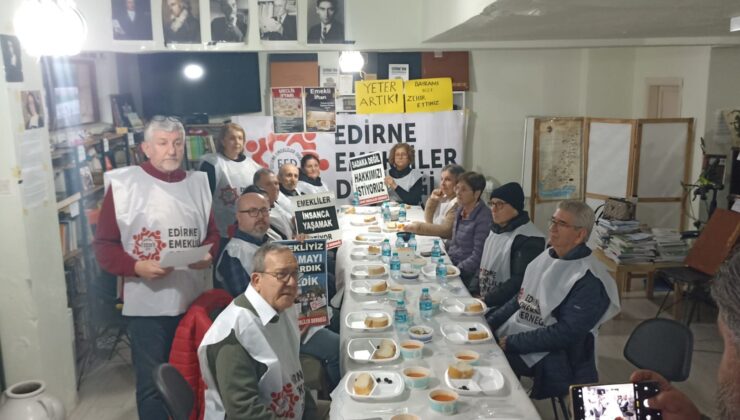 ‎Emekliden dikkat çeken iftar