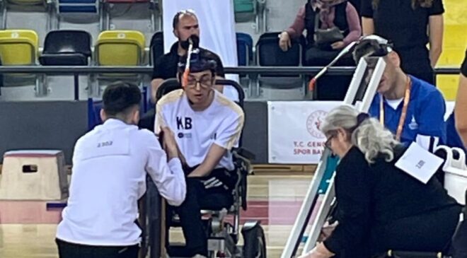 Kadir Berke Öz ilk maçını kazandı