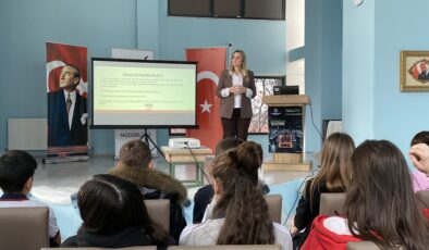 Öğrencilere akran zorbalığı anlatıldı