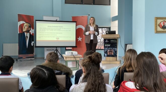 Öğrencilere akran zorbalığı anlatıldı