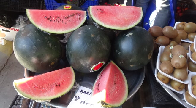 Yaz meyveleri cep yakıyor