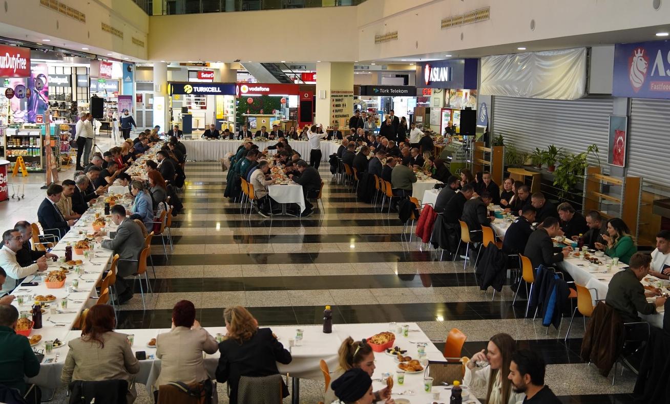 Elmas Aslan’dan iftar