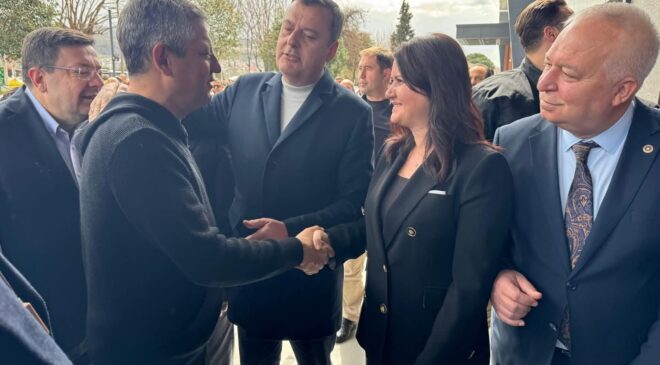 Gencan, Özgür Özel’i karşıladı