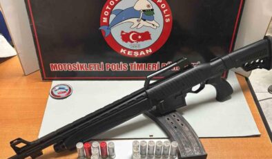 Halıya sarılı ruhsatsız tüfek bulundu