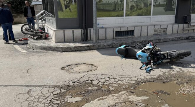 Kaza, bıçaklı kavgaya döndü