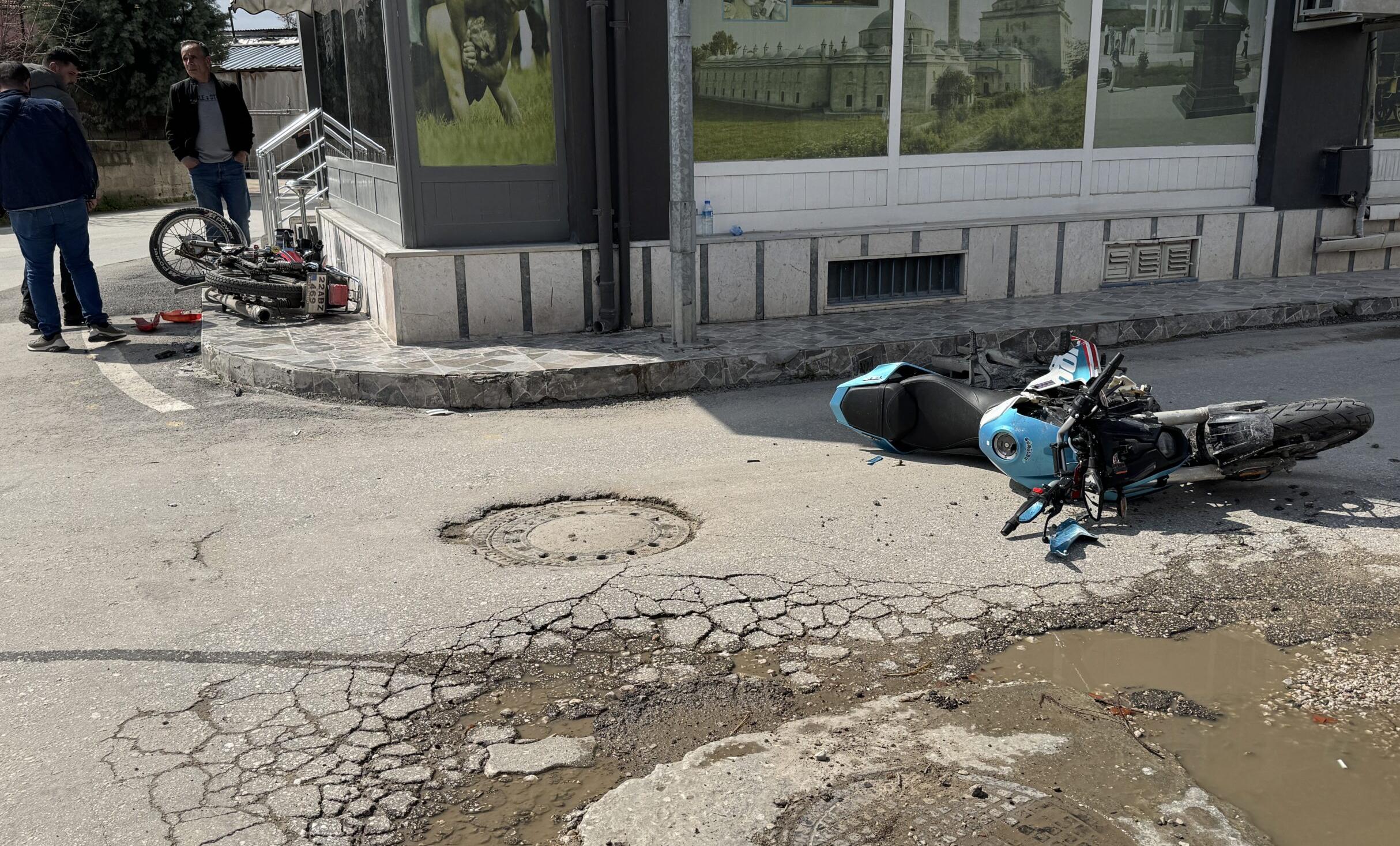 Kaza, bıçaklı kavgaya döndü