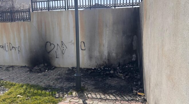 Çocuk parkında ateş yaktılar!