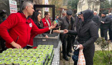 Kızılay’dan vatandaşlara pilav ikramı