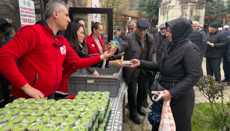 Kızılay’dan vatandaşlara pilav ikramı