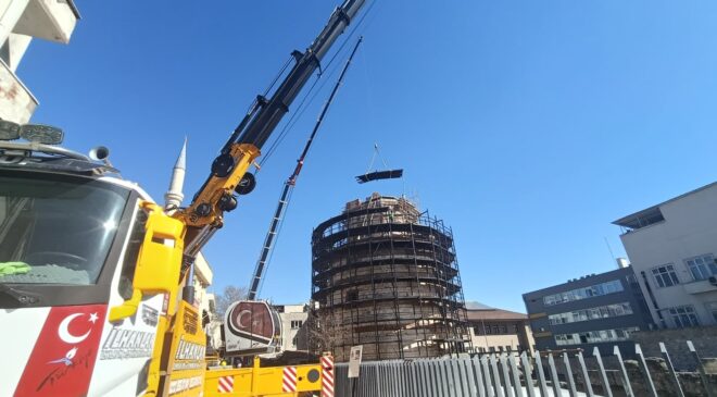 Kulenin iskelesi sökülüyor