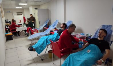 Öğrencilerden kan bağışı