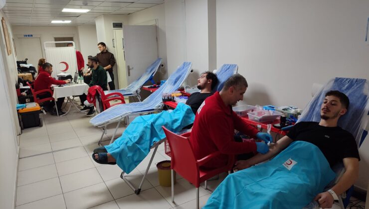 Öğrencilerden kan bağışı