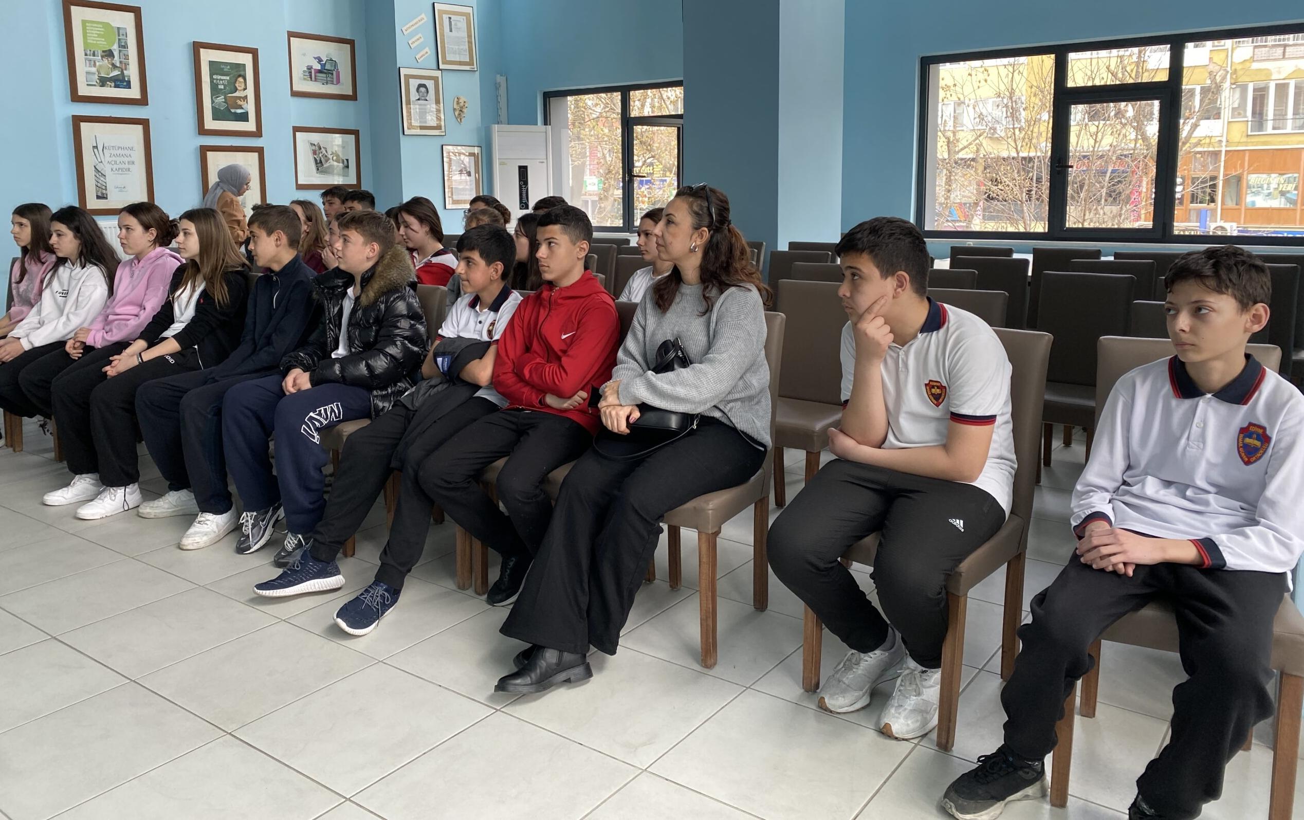 Öğrencilere akran zorbalığı anlatıldı