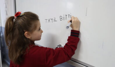 Öğrenciler dersbaşı yaptı