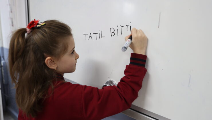 Öğrenciler dersbaşı yaptı